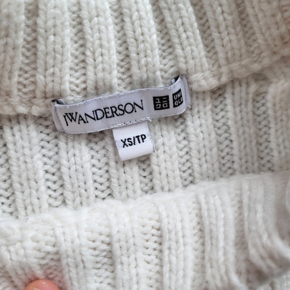 JW Anderson x Uniqlo White Wool Blend Knit Sweater - Picture 8 of 9